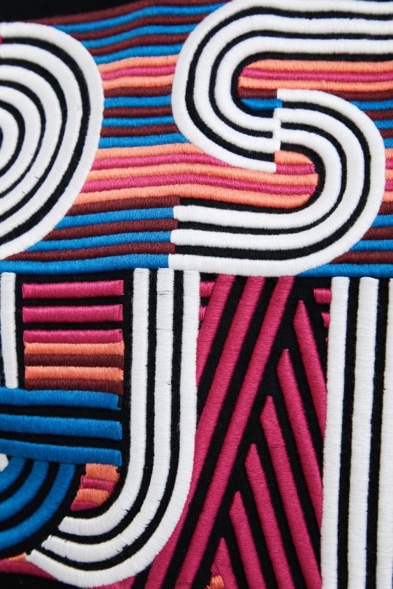 Desigual moterys trumpa pliušinė suknelė su gobtuvu apranga S606BV1038